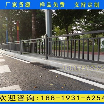 越秀區(qū)人行道甲型護欄廠家 鍍鋅方通